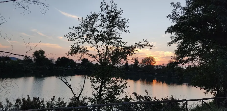 Il lago al tramonto